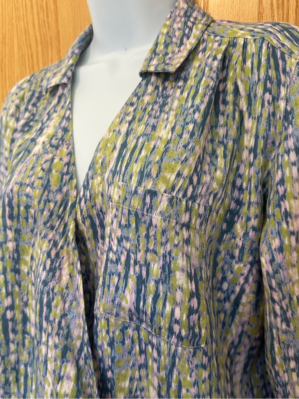 Pilcro Tisha Surplice Abstract Blue Green Long-Sleeve V-Neck Blouse. XS. - Picture 5 of 11